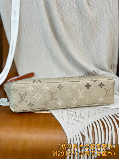 Louis Vuitton Clutch - Beige