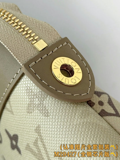Louis Vuitton Clutch - Beige