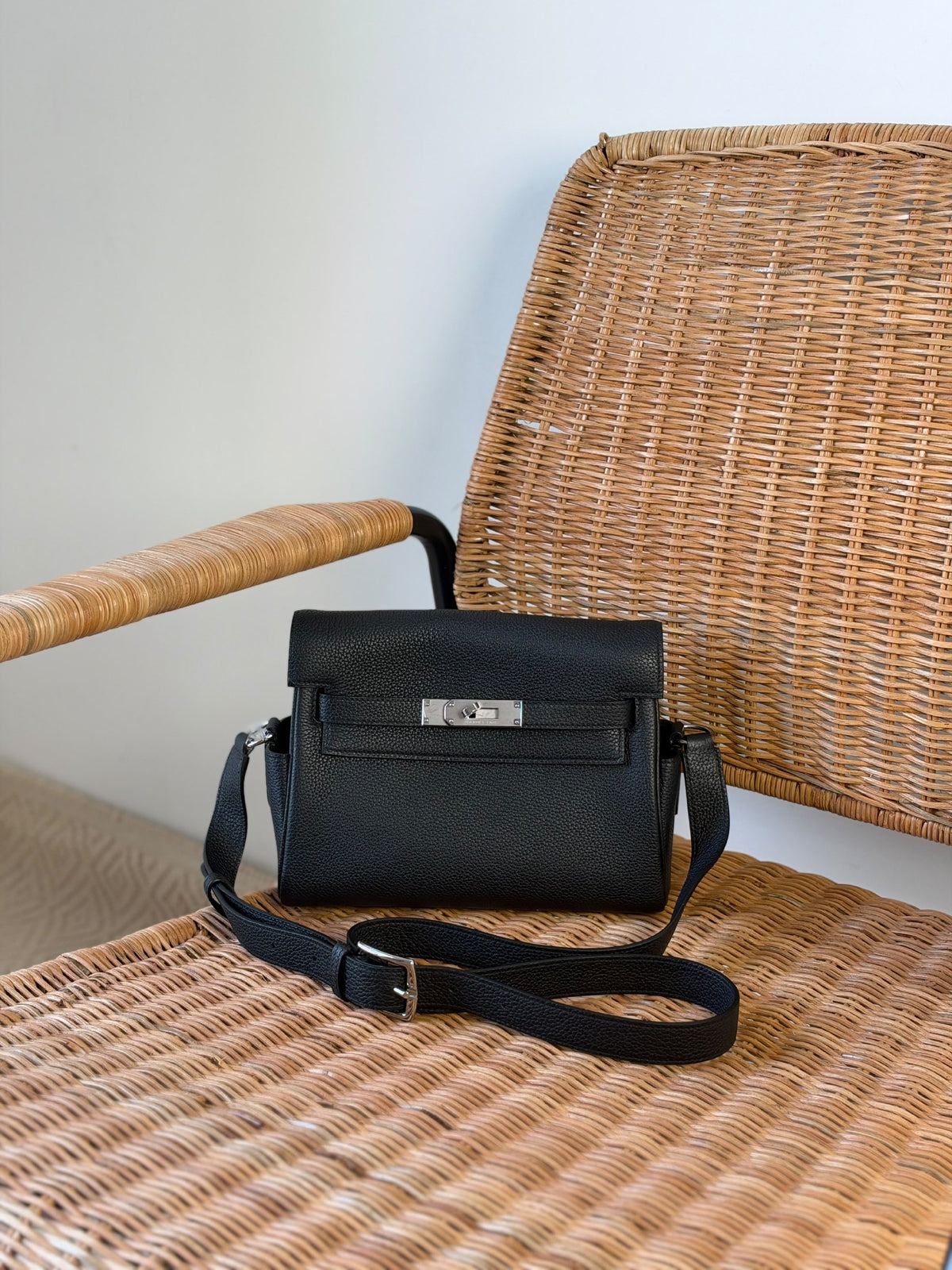 Hermès Crossbody Bag - Black