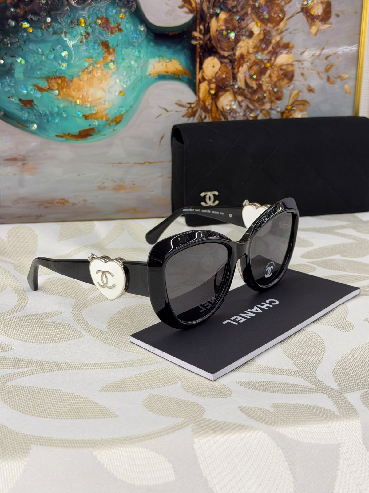 Chanel Heart-Detail Sunglasses - 