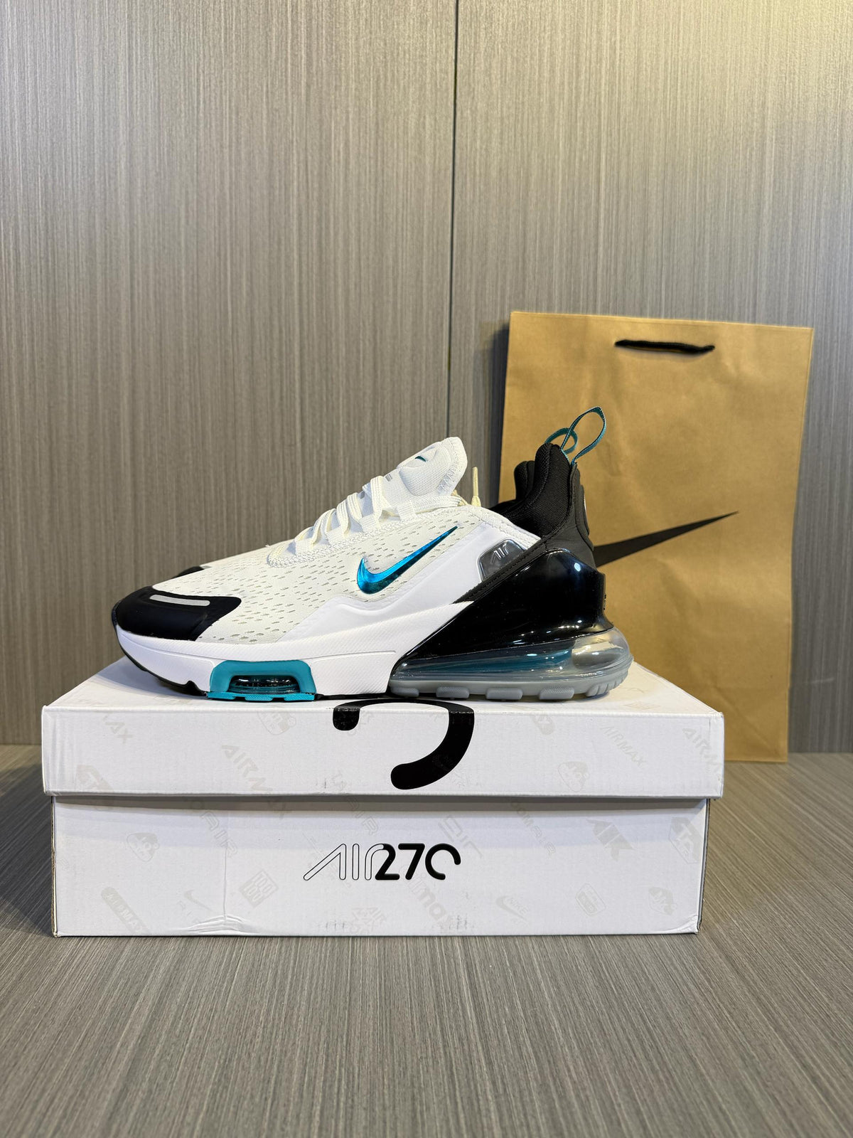 Nike Air Max 270 Premuim Sneakers - 