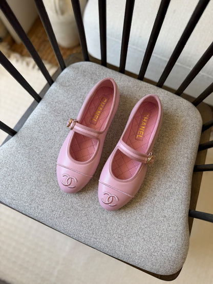 Chanel Slippers - Pink