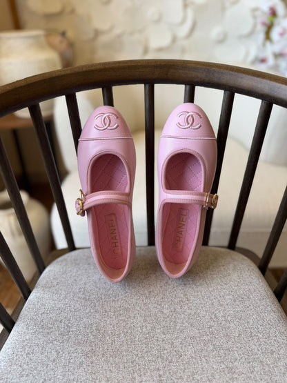 Chanel Slippers - Pink