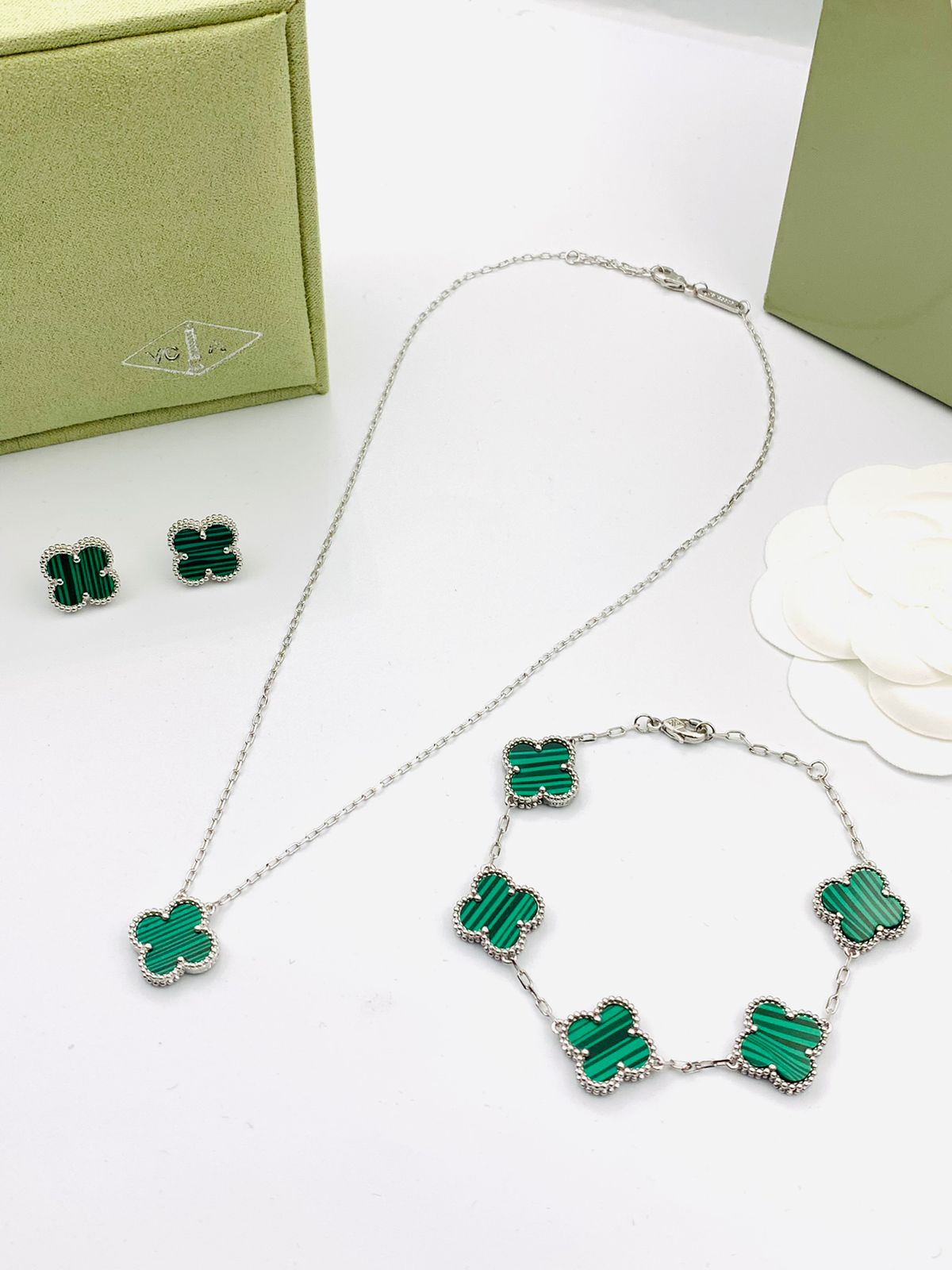 Van Cleef & Arpels Striped Clover Jewelry Set - Green