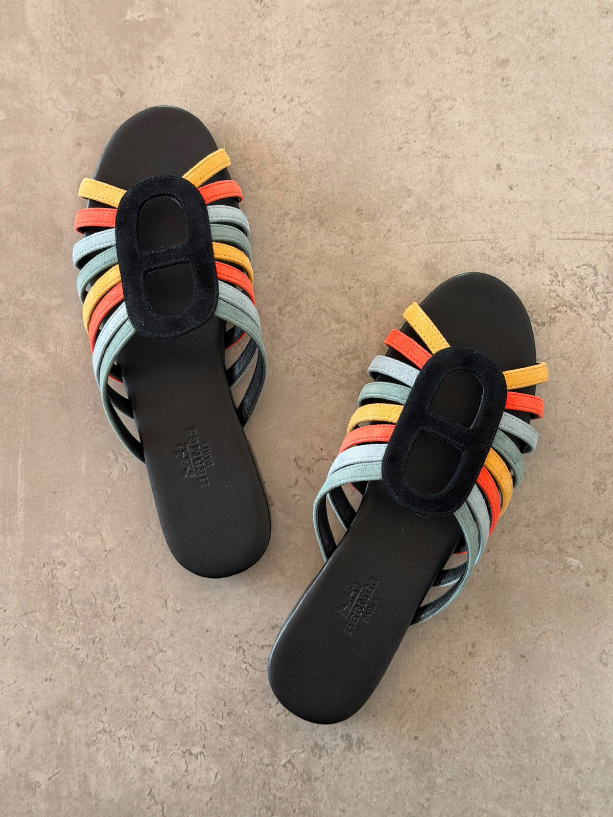 Hermès Oval-Emblem Slippers - Black & Multi