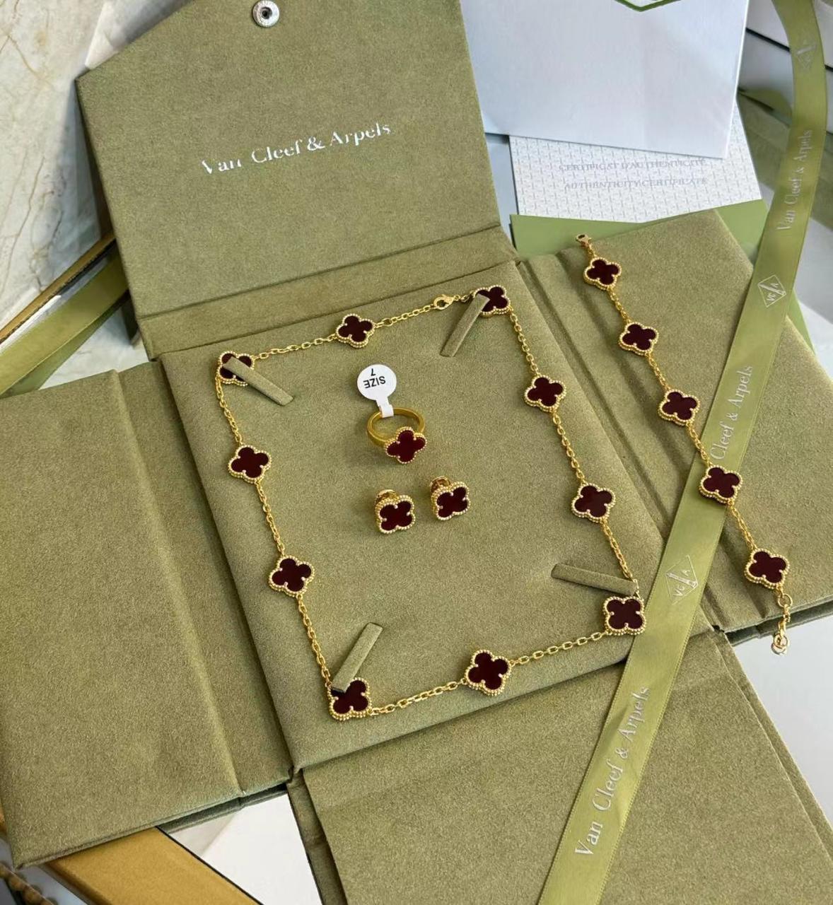 Van Cleef & Arpels Clover Jewelry Set - Burgundy