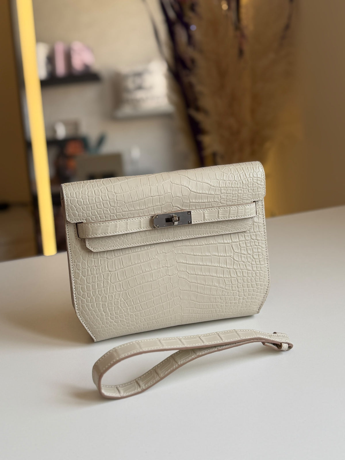Hermès Clutch - White Embossed