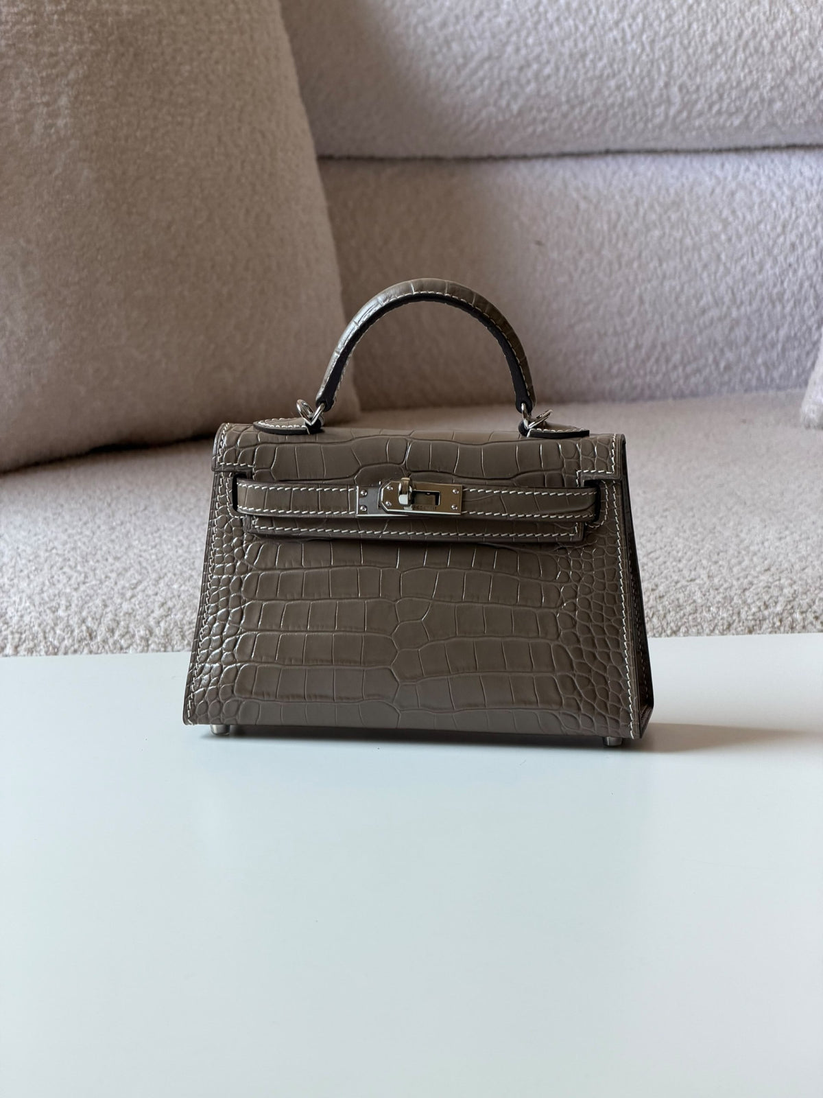 Hermès Mini Kelly Handbag - Brown Embossed