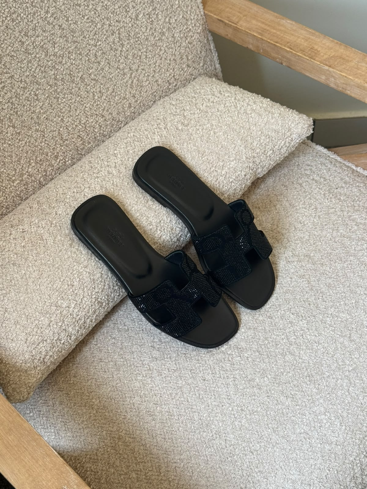 Hermès H-Strap Slippers - Black