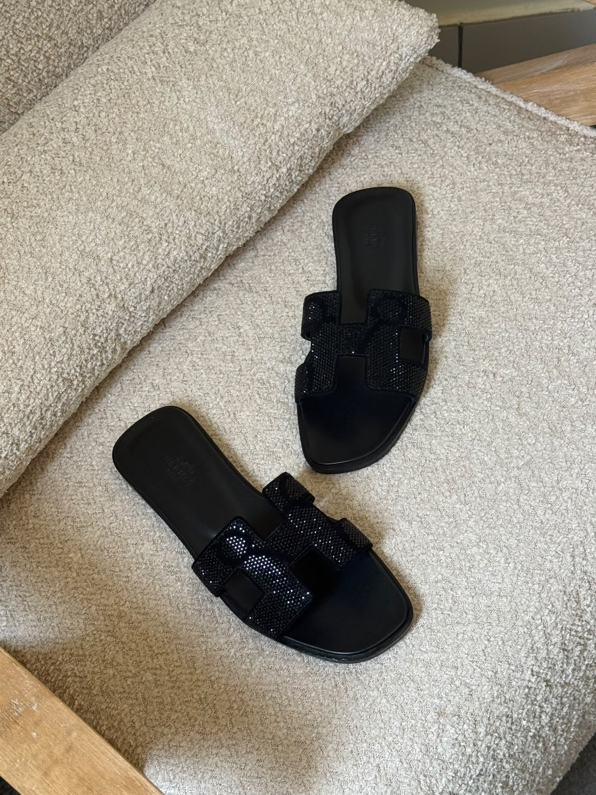 Hermès H-Strap Slippers - Black