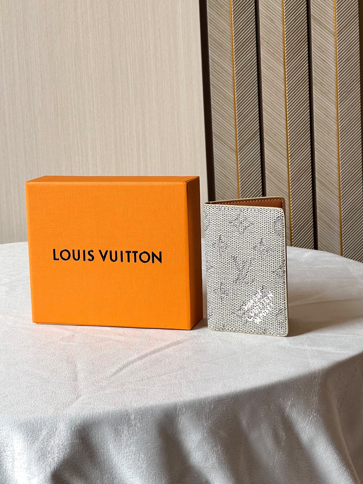 Louis Vuitton Card Holder Fine Motif - White