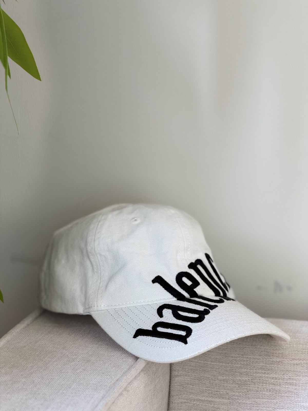 Balenciaga Oversized-Brim-Text Cap - White