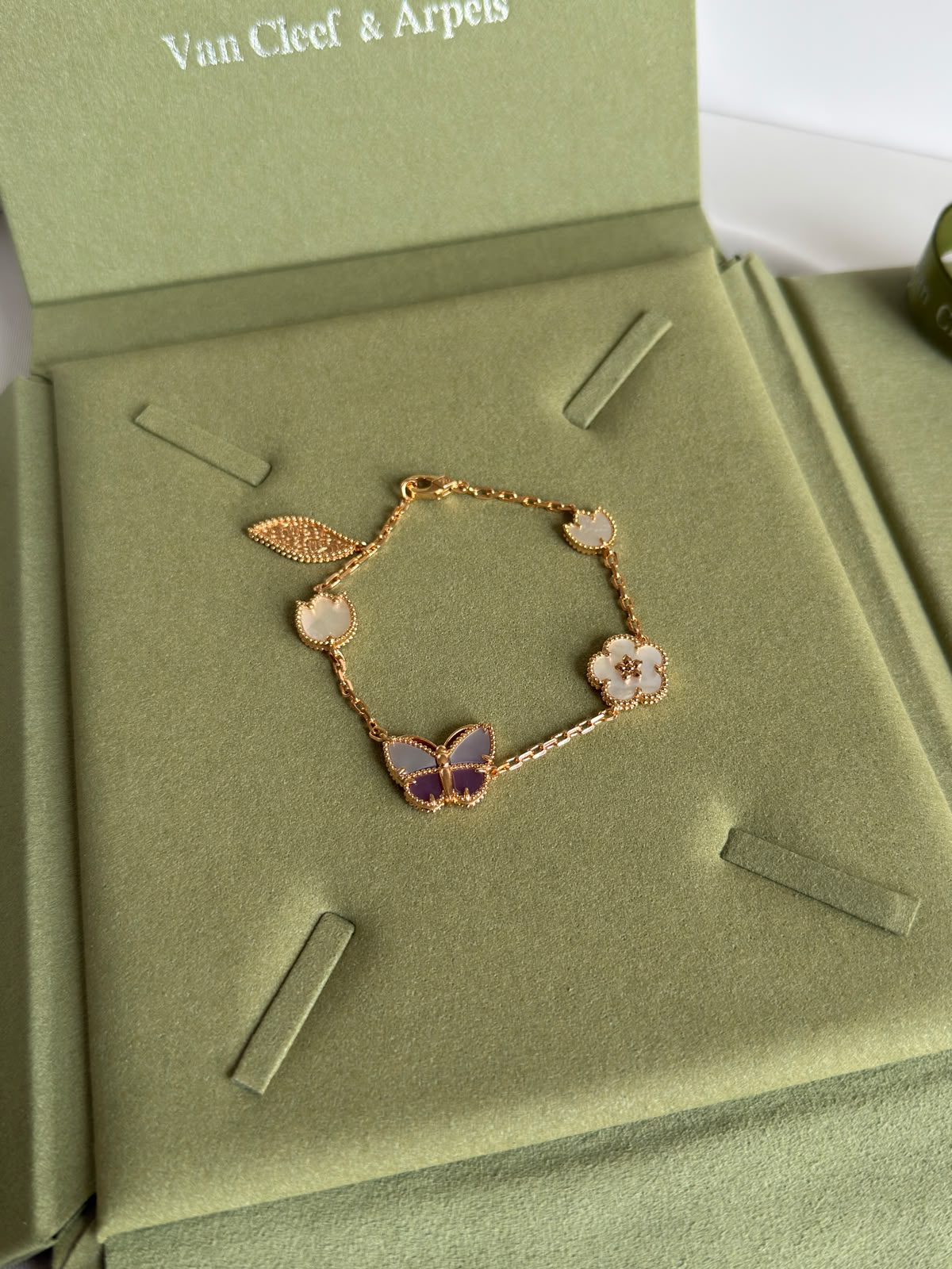 Van Cleef & Arpels Jewelry Set - Gold