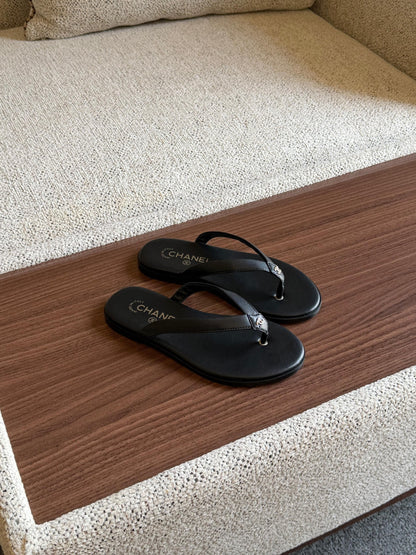 Chanel Thong Strap Slippers - Black