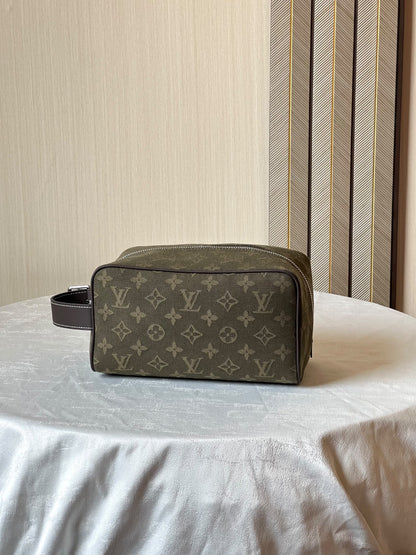 Louis Vuitton Crossbody Bag Boxy - Green Monogram