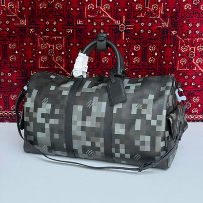 Louis Vuitto Travel Bag - 