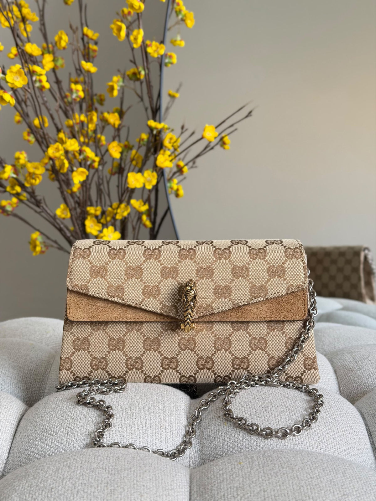 Gucci Chain Flap Shoulder Bag - Beige