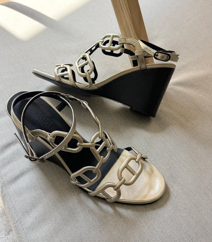 Hermès Heels - Gold, Black