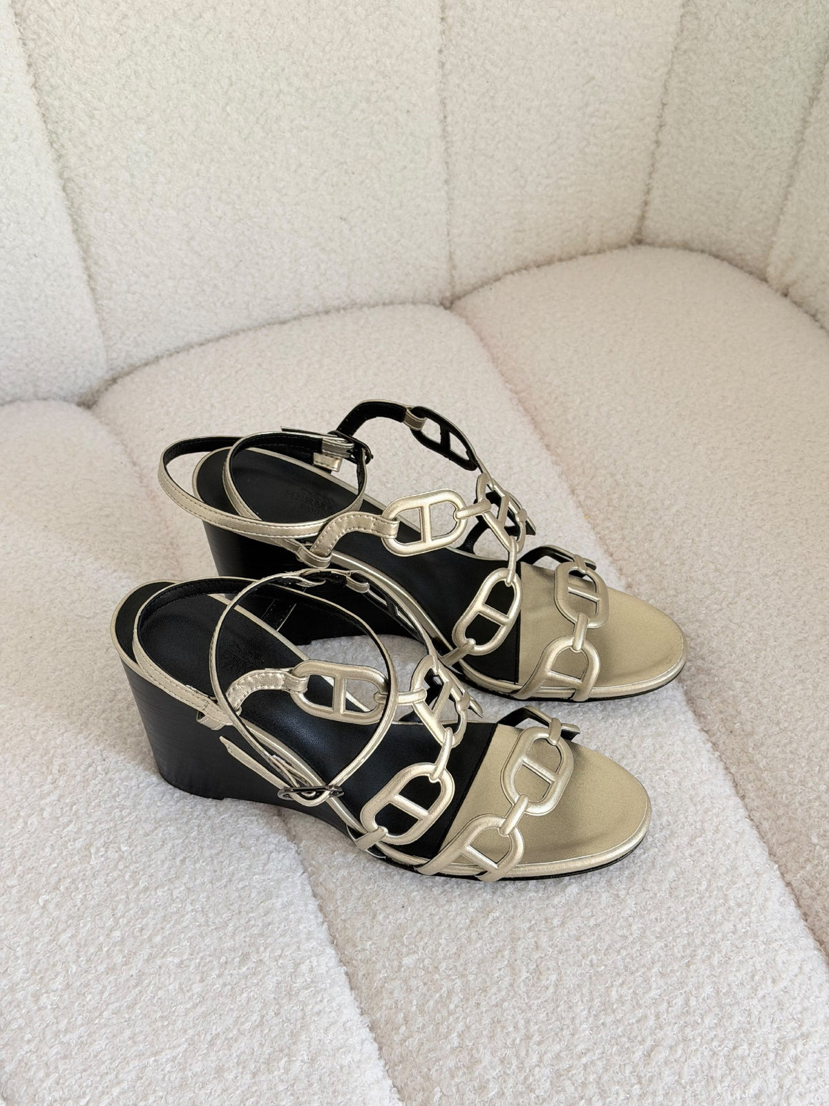 Hermès Heels - Gold, Black