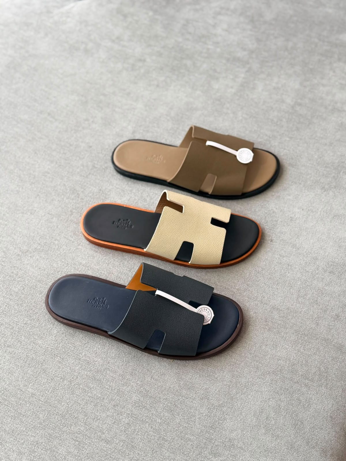 Hermès Izmir Slippers - Brown, Black, Beige