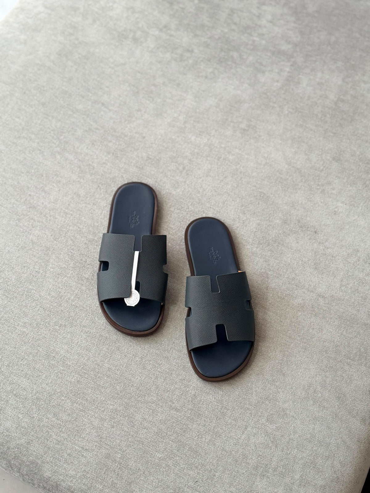 Hermès Izmir Slippers - Brown, Black, Beige