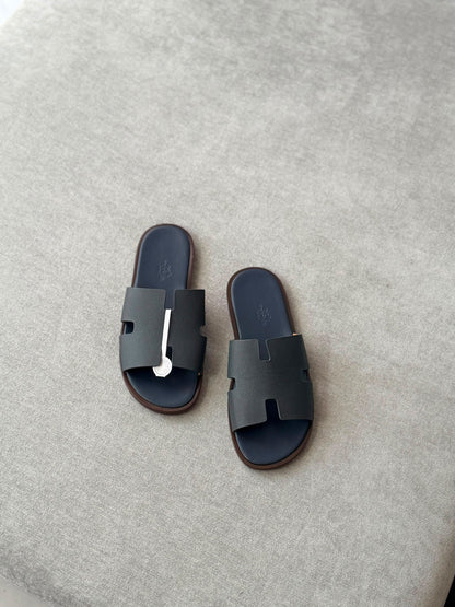 Hermès Izmir Slippers - Brown, Black, Beige