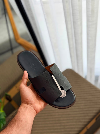 Hermès Izmir Slippers - Brown, Black, Beige