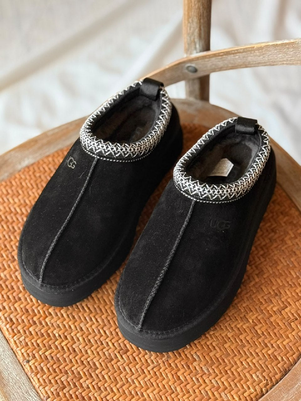 UGG Slippers - Black