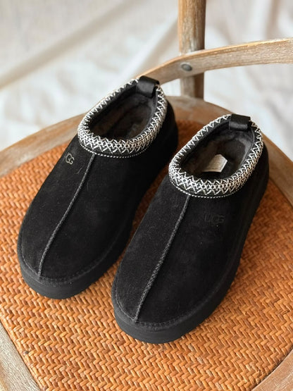 UGG Slippers - Black