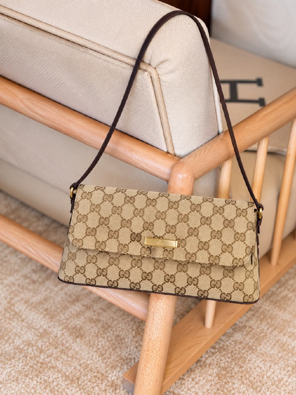 Gucci Flap Shoulder Bag - Beige