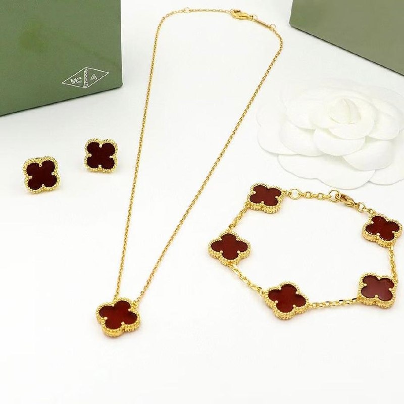 Van Cleef & Arpels Clover Jewelry Set - Burgundy