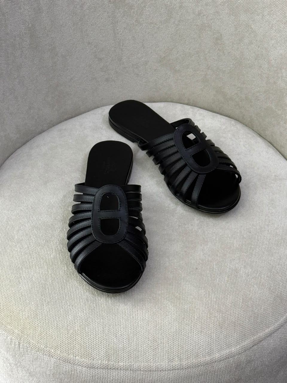 Hermès Slippers Fan-Strap - Black