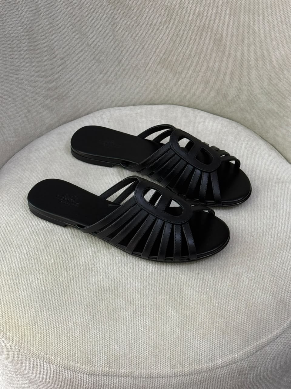Hermès Slippers Fan-Strap - Black