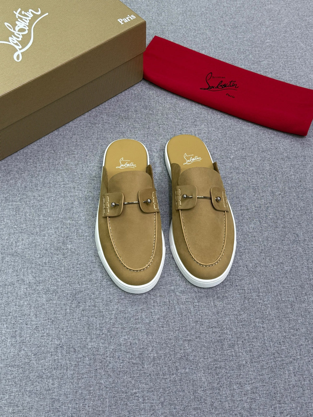 Christian Louboutin Mule - Beige Suede