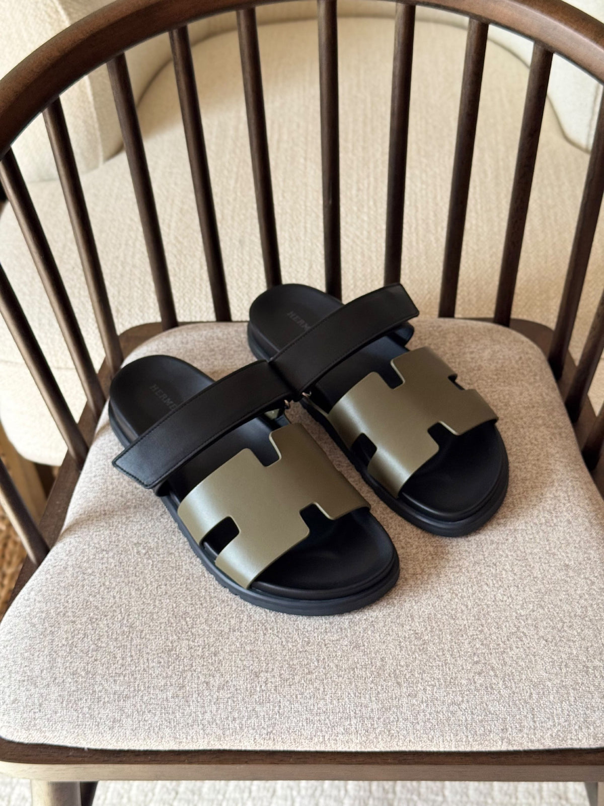 Hermès Slippers - Black