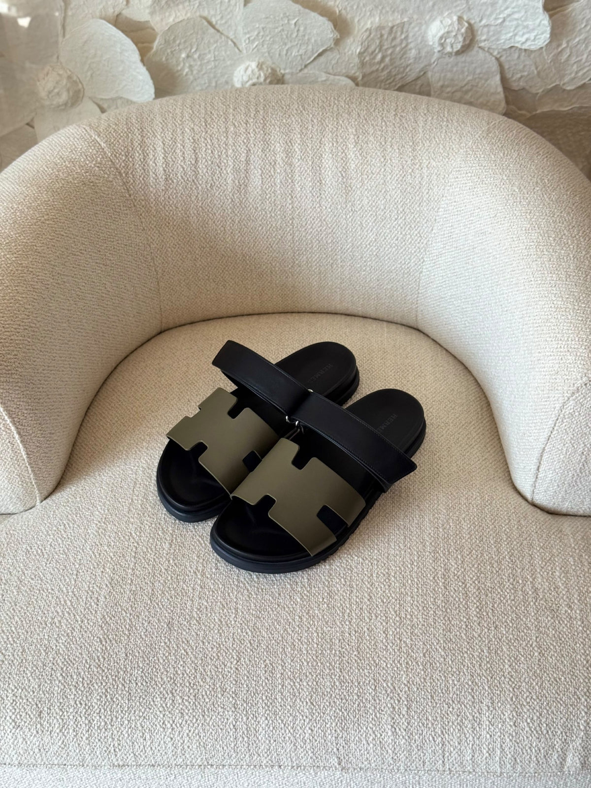 Hermès Slippers - Black