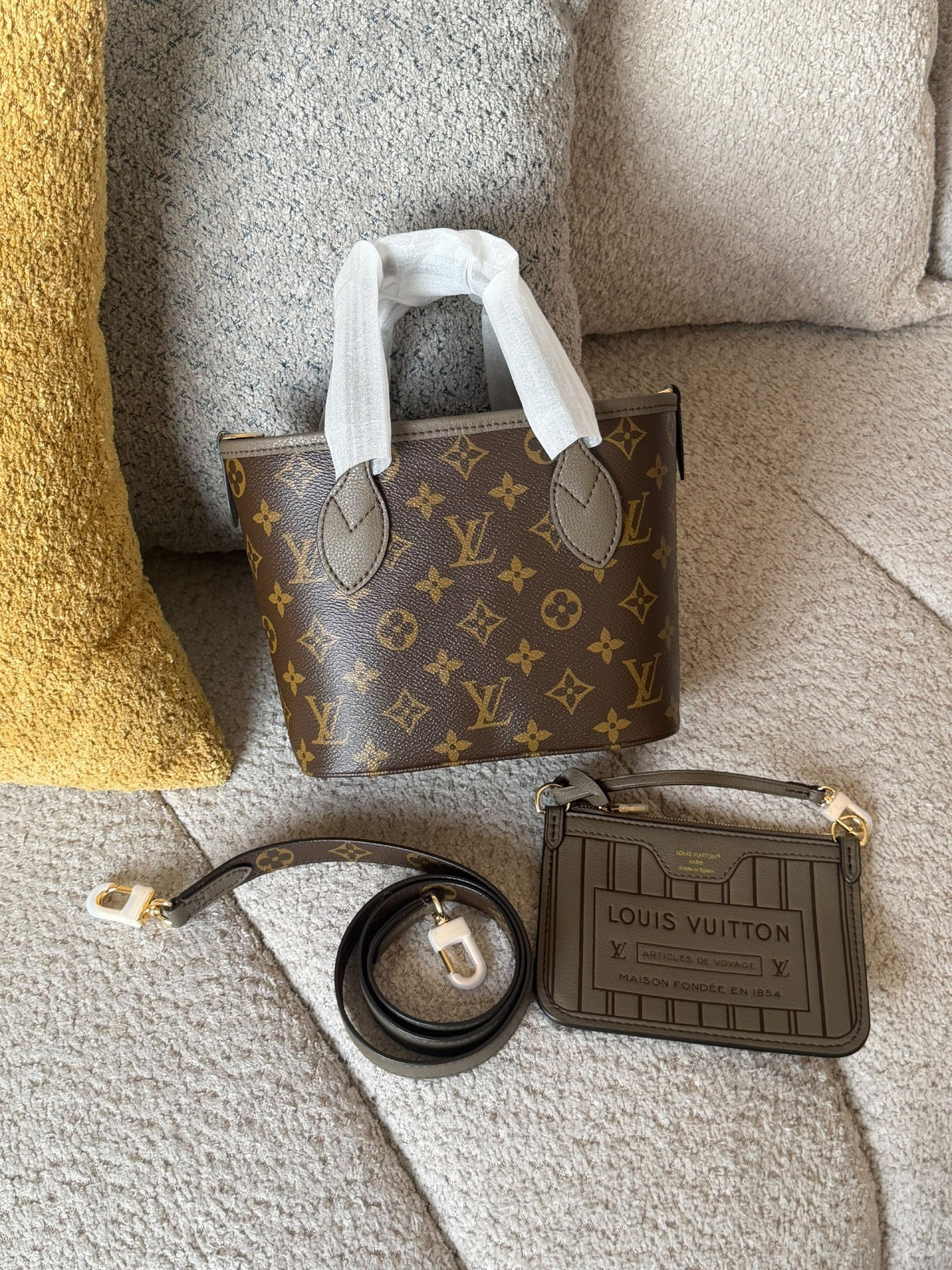 Louis Vuitton Tote Bag - Beige Monogram