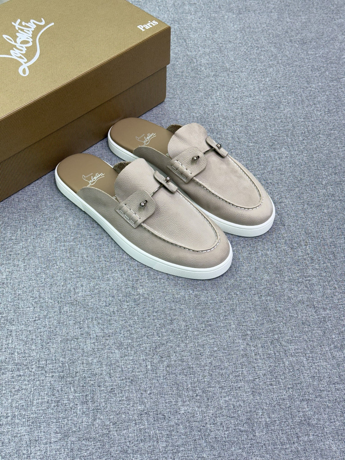 Christian Louboutin Mule - Beige