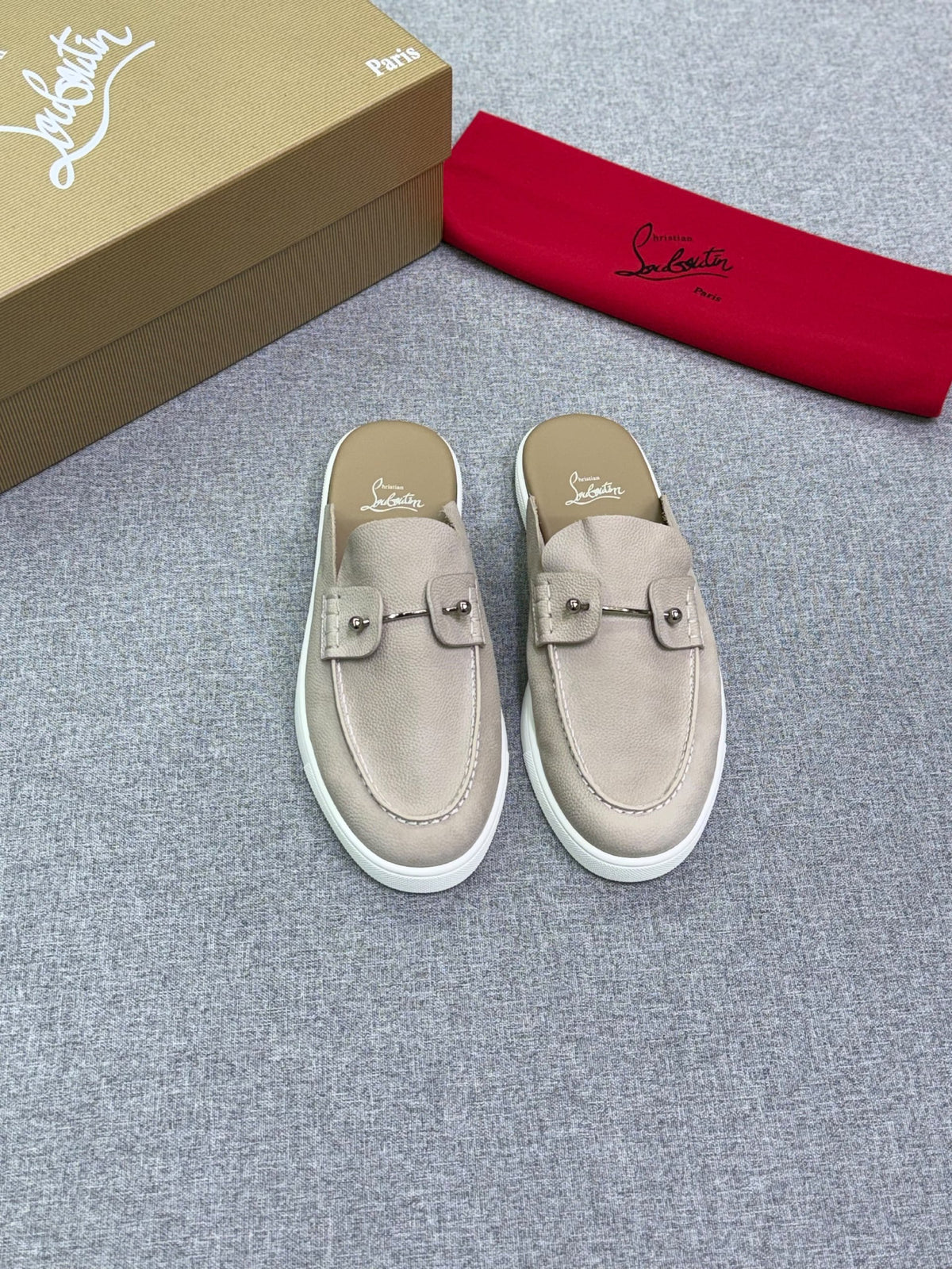 Christian Louboutin Mule - Beige