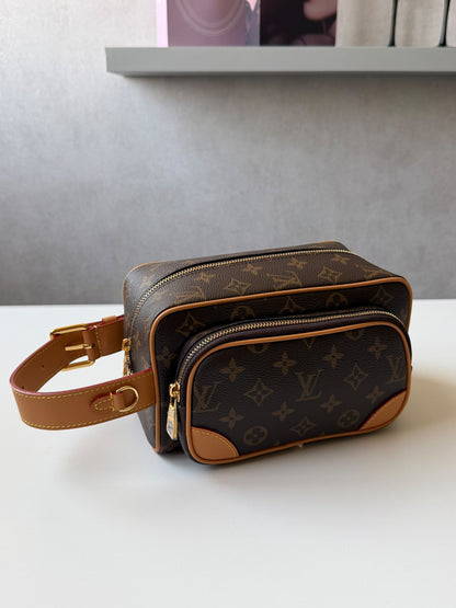 Louis Vuitton Wash Bag - Brown Monogram