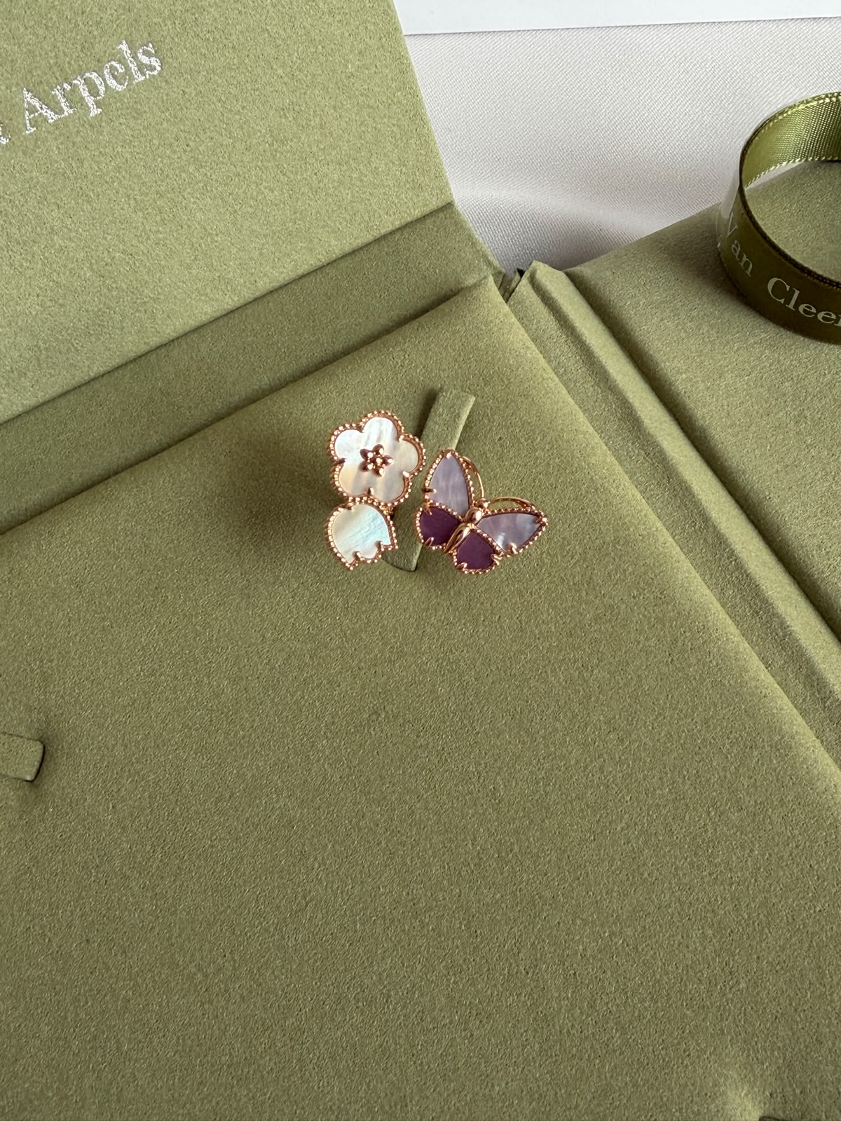 Van Cleef & Arpels Jewelry Set - Gold