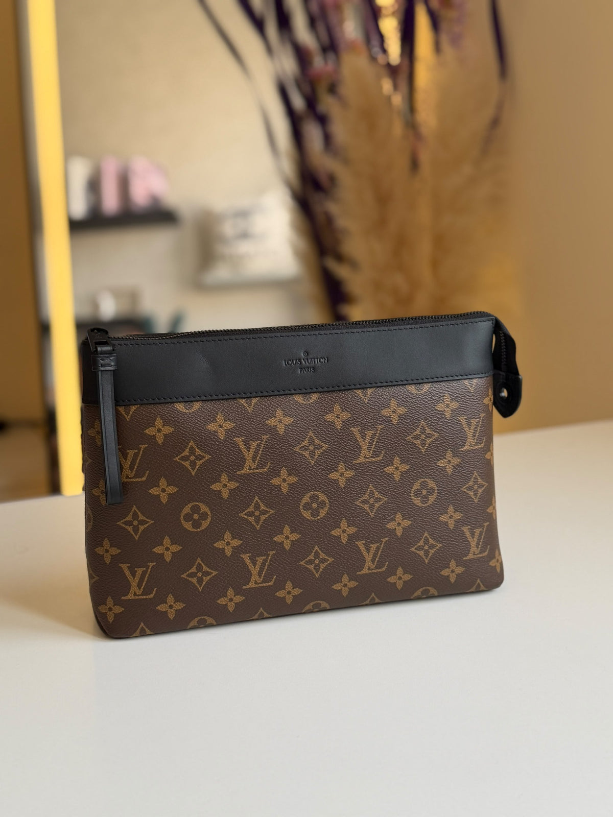 Louis Vuitton Clutch Zip-Top Trim - Brown Monogram