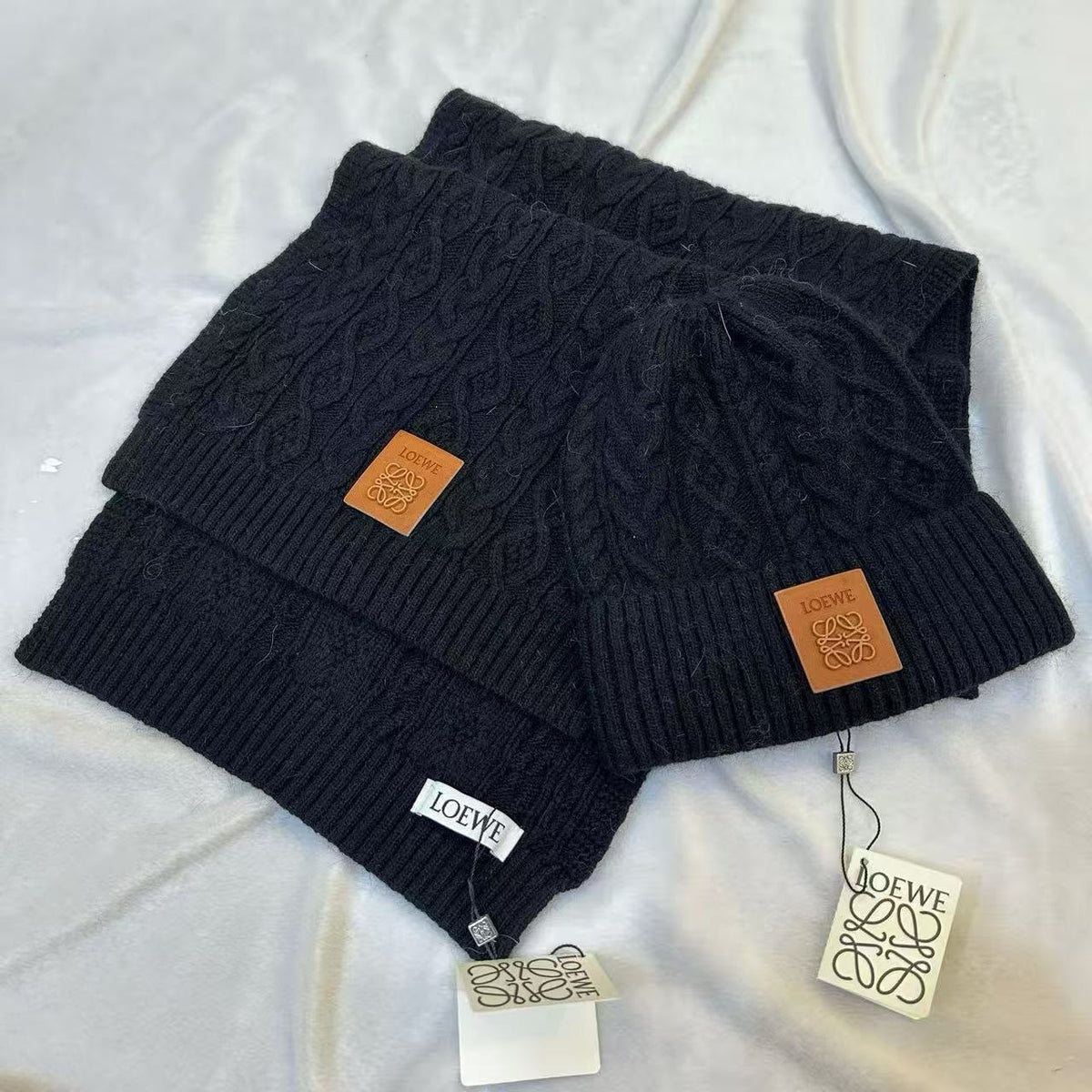 Loewe Scarf & Beanie - Black