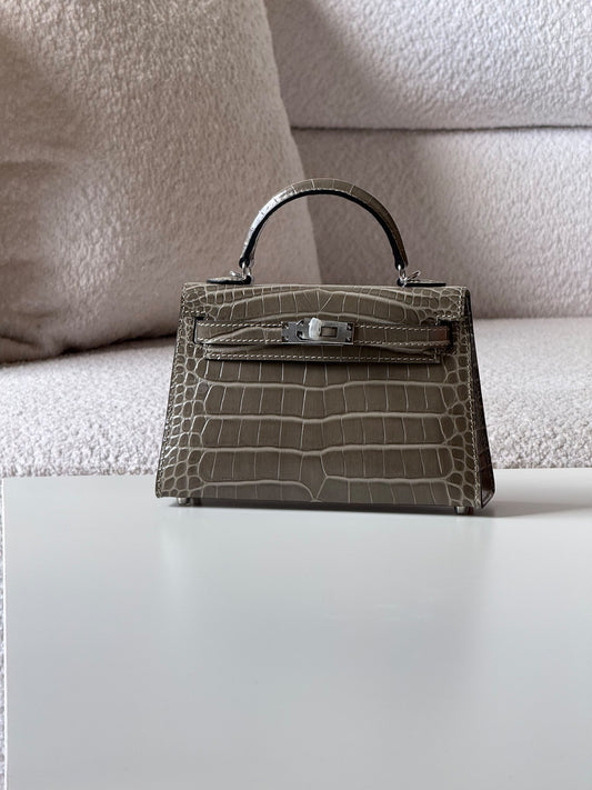 Hermès Mini Kelly Handbag - Beige Embossed
