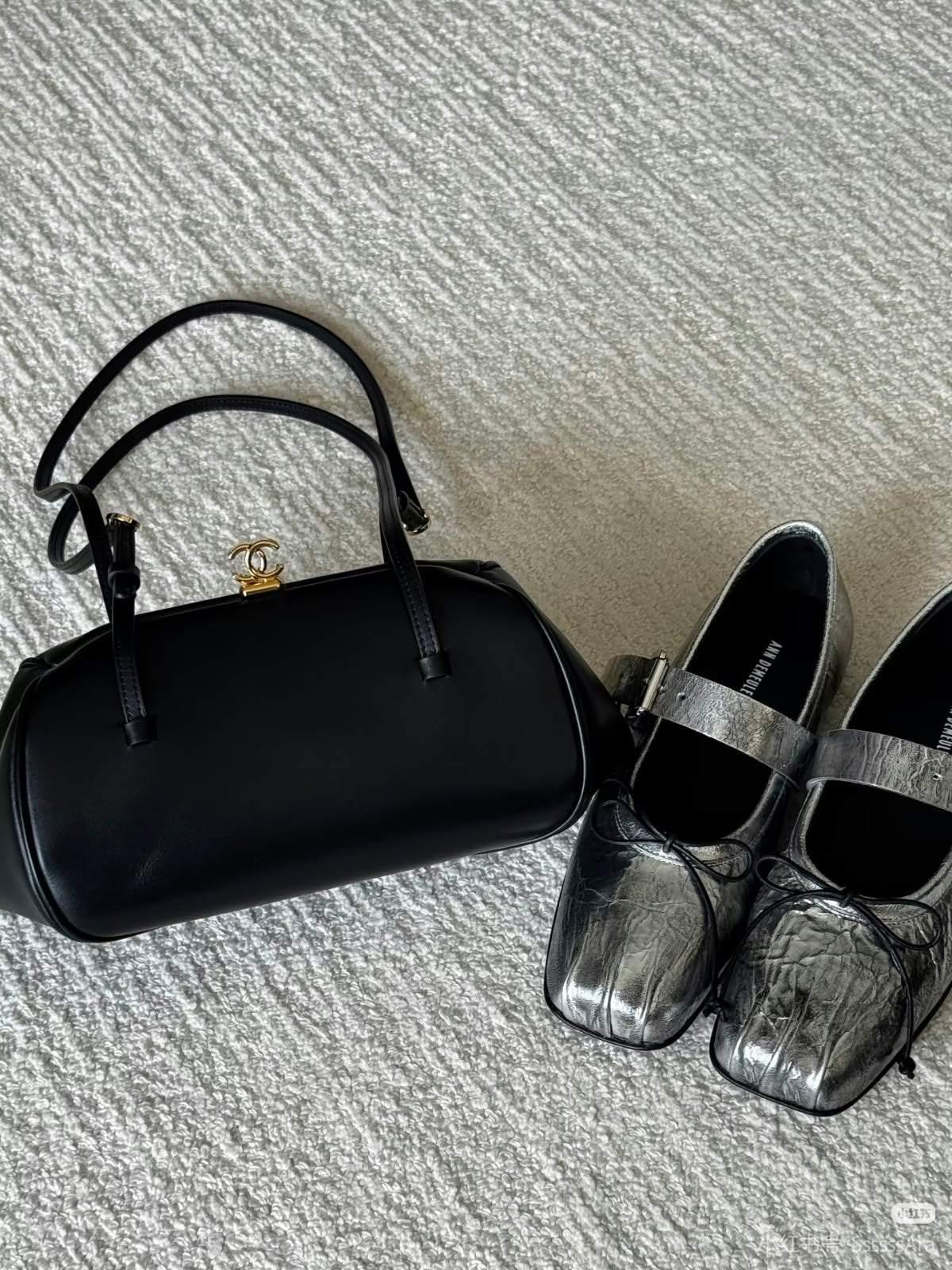 Chanel Shoulder Bag - Black