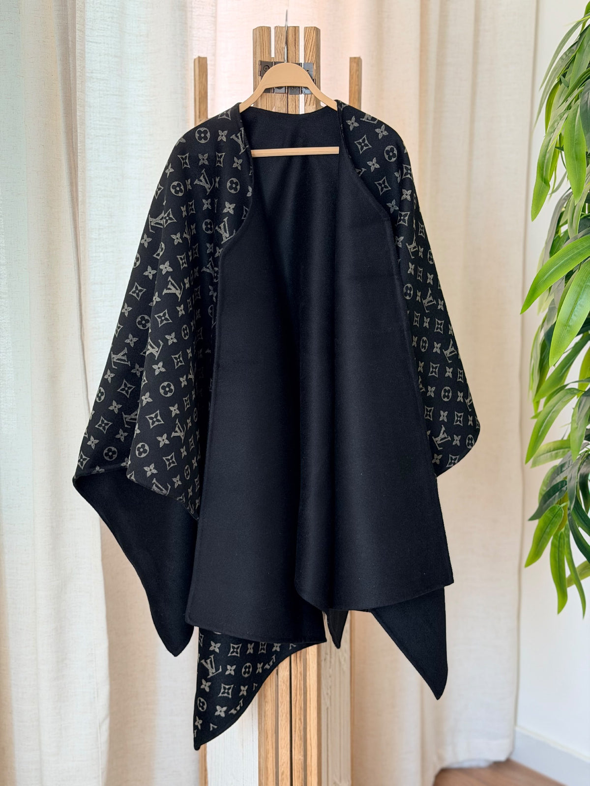 Louis Vuitton Shawl - Black Monogram