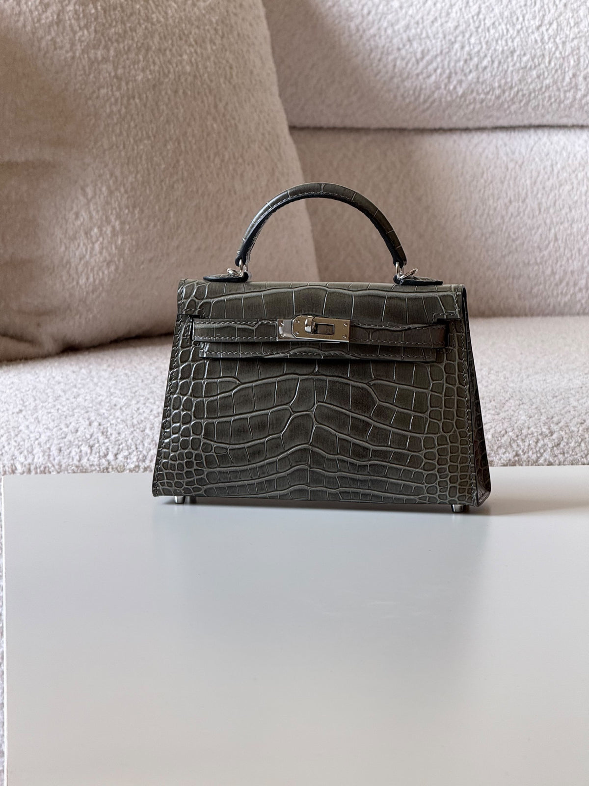 Hermès Mini Kelly Handbag - Dark Grey Embossed