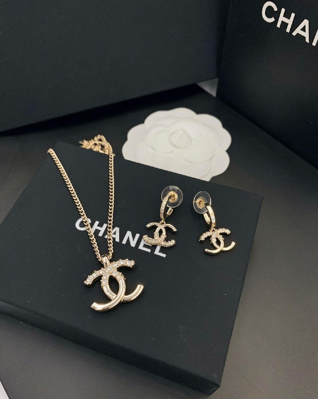 Chanel Interlocking Pendant Jewelry Set - Gold