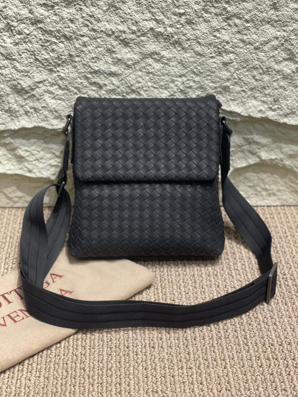 Bottega Veneta Messenger Bag - Black
