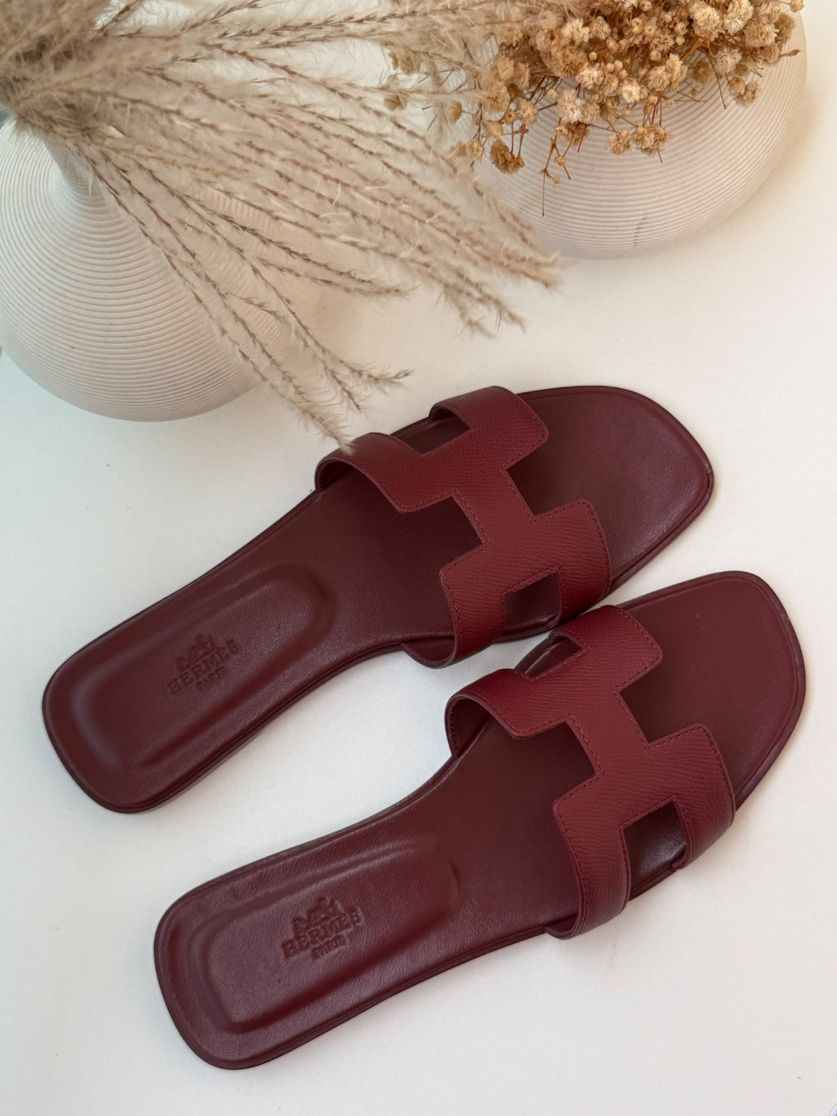 Hermès Slippers Textured H Strap - Burgundy